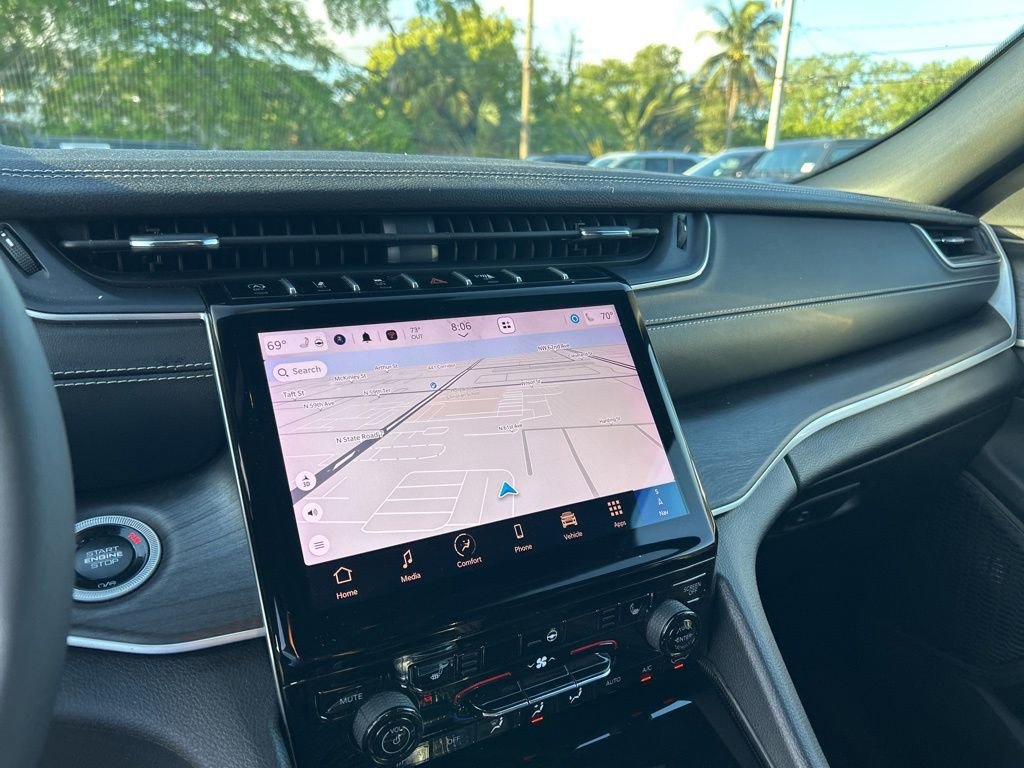 Used 2024 Jeep Grand Cherokee Limited image 11