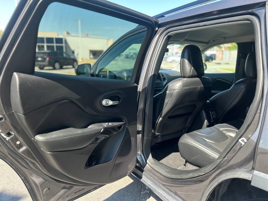Used 2020 Jeep Cherokee Latitude Plus FWD image 26