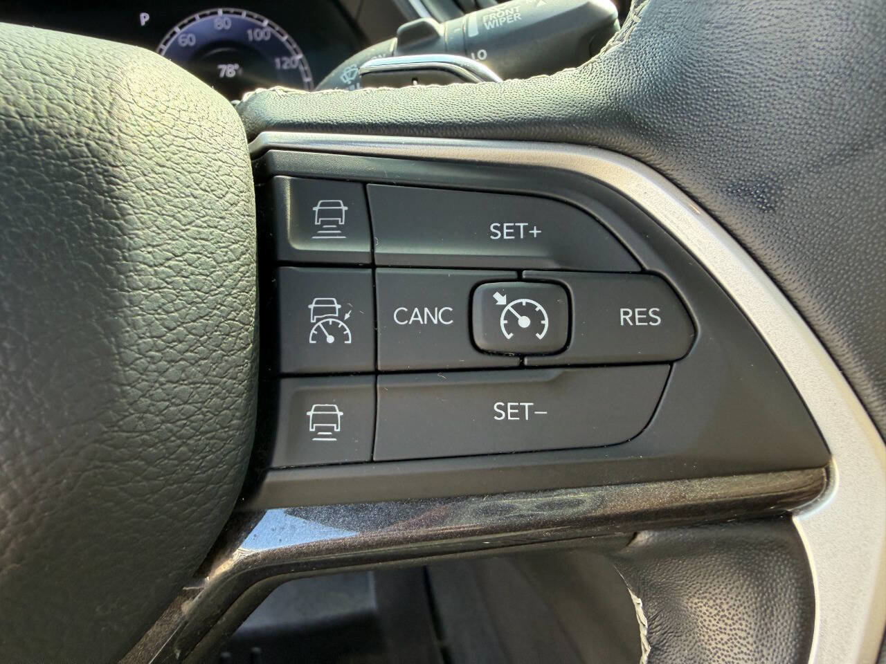 Used 2022 Jeep Grand Cherokee L Laredo AWD/4WD image 32