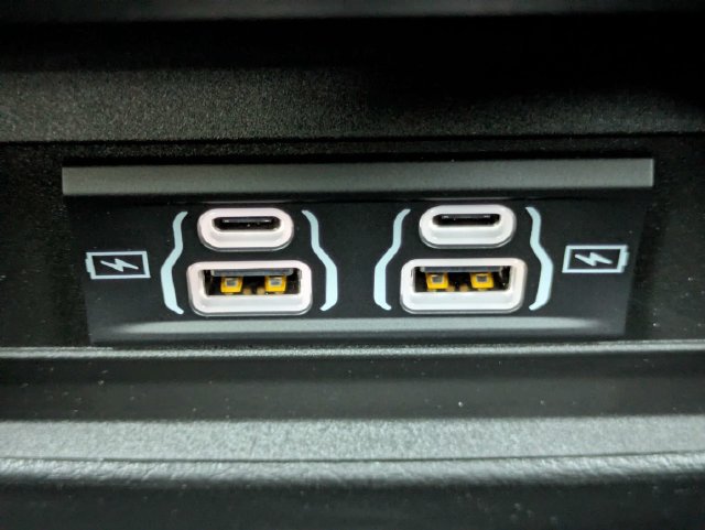 Used 2025 Jeep Grand Cherokee Laredo RWD image 15
