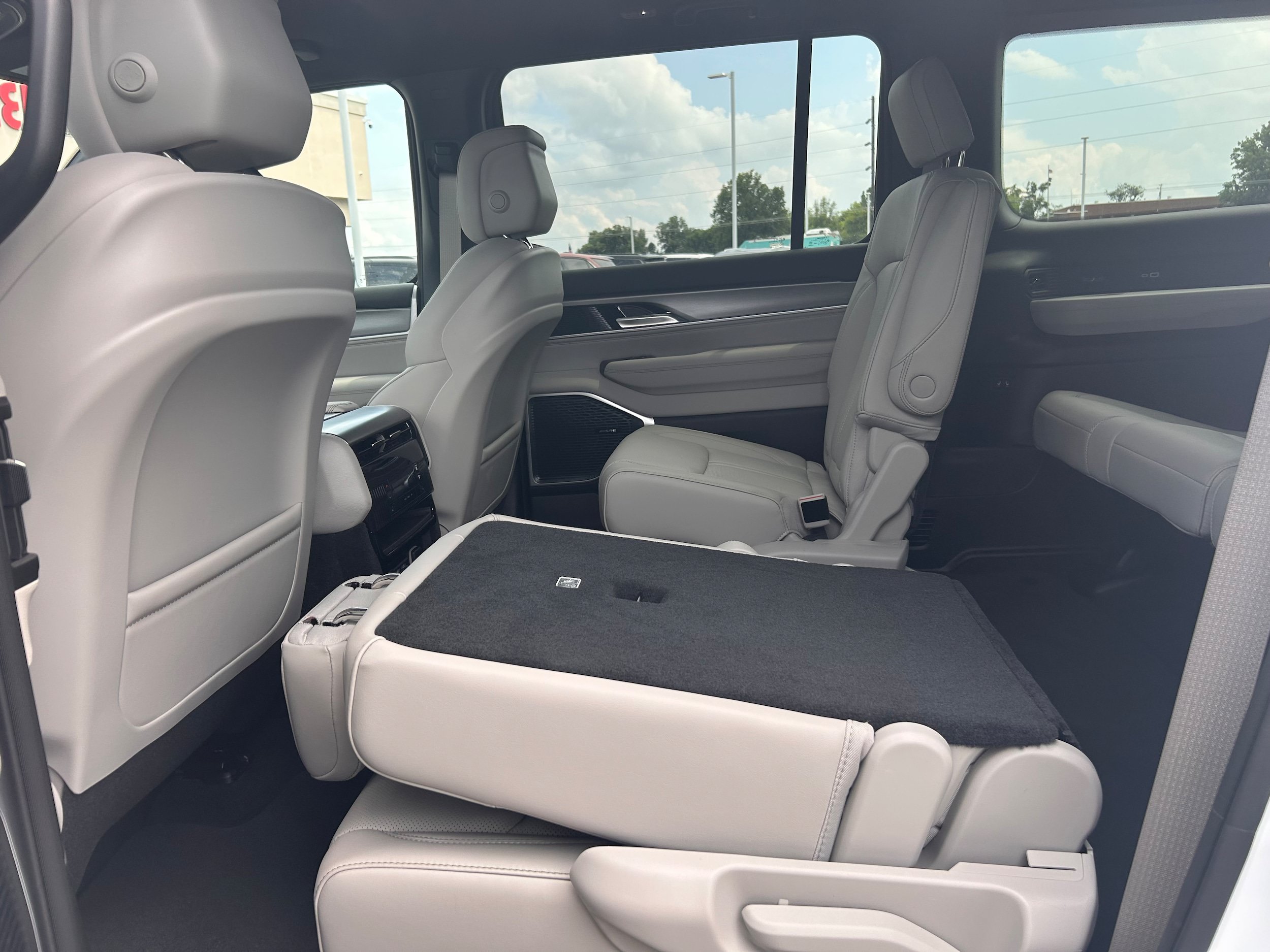 New 2026 Jeep Grand Wagoneer L Limited AWD/4WD image 14