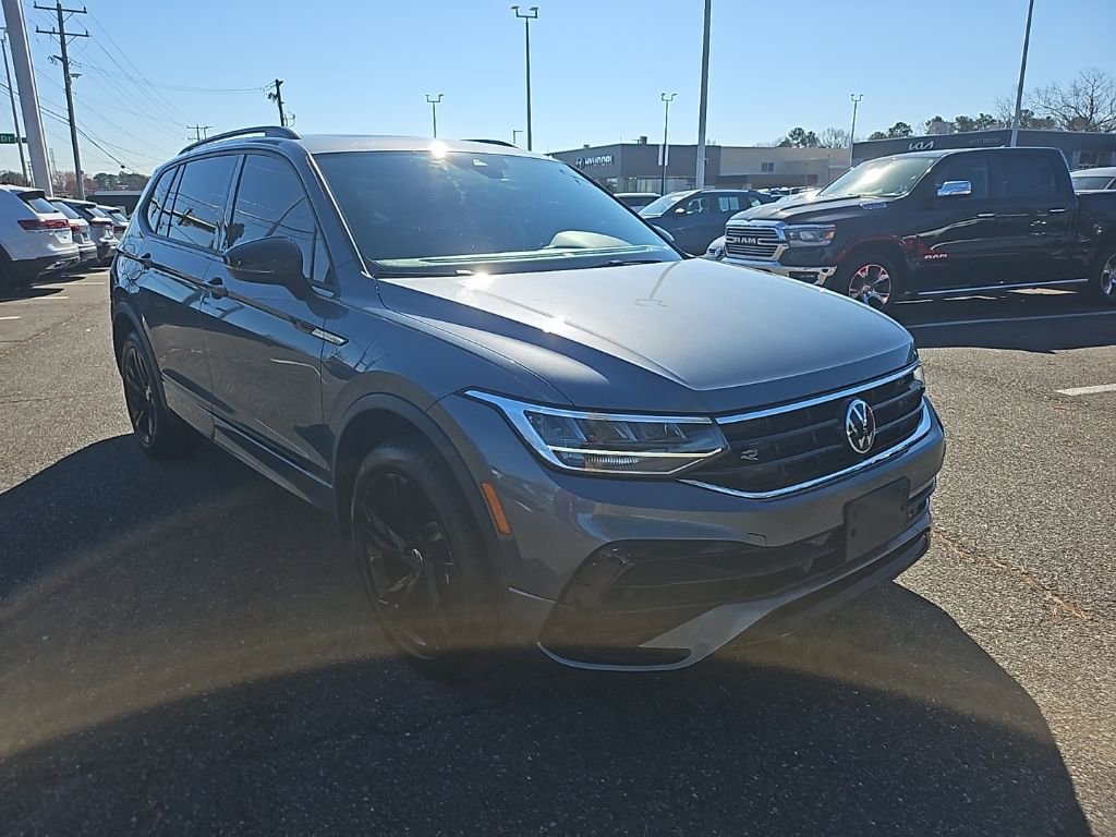 Certified 2023 Volkswagen Tiguan SE R-Line image 4