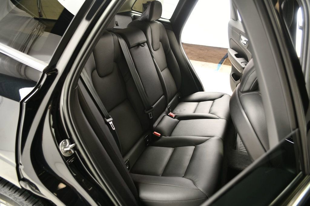 Used 2022 Volvo XC60 B5 Momentum w/ Protection Package Premier image 36