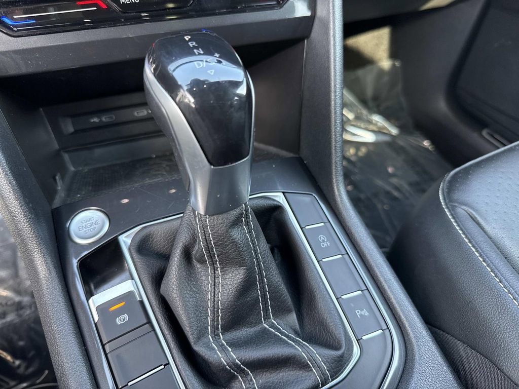 Used 2022 Volkswagen Tiguan SE R-Line image 36