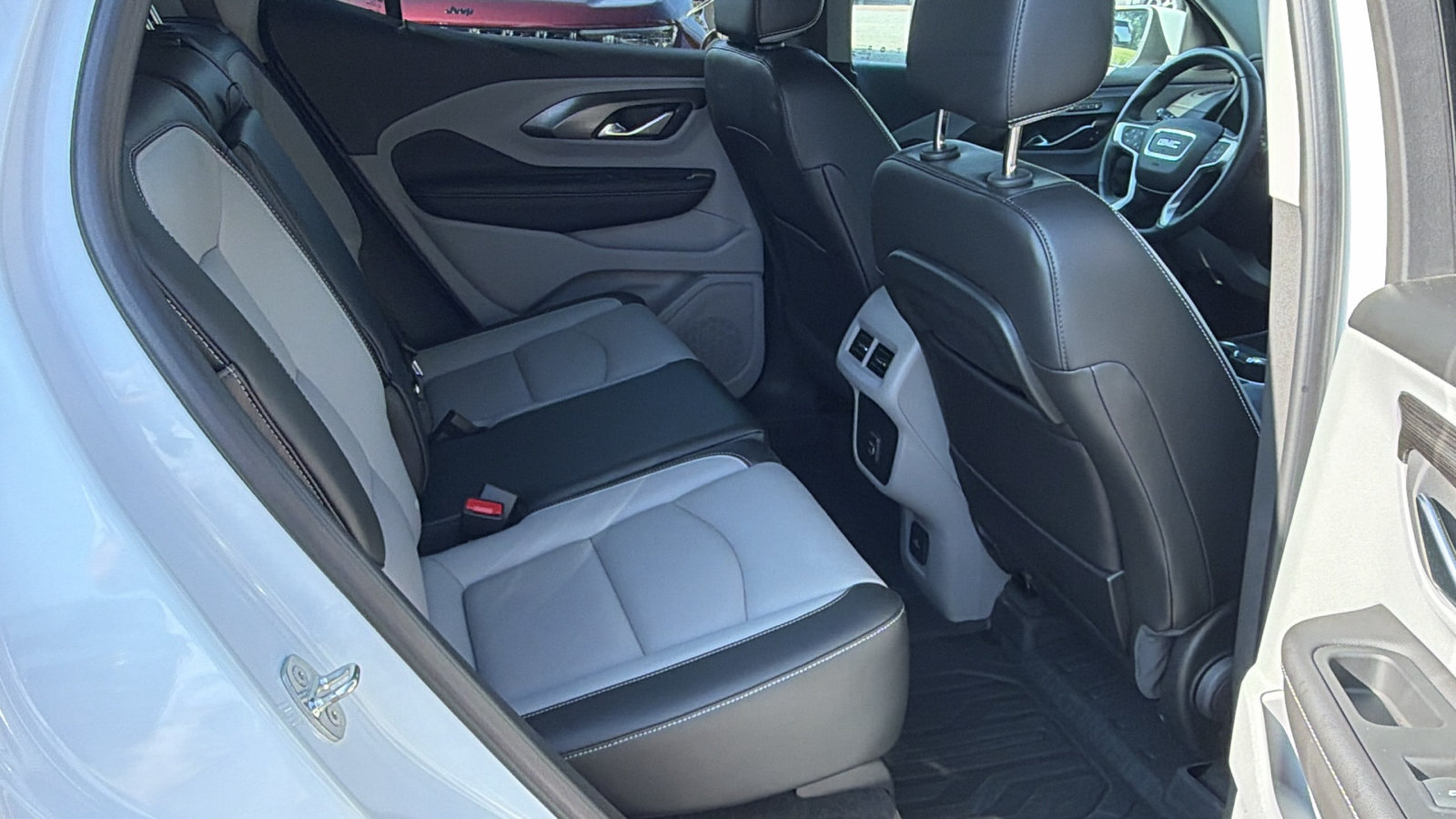 Used 2022 GMC Terrain SLT w/ Infotainment Package II AWD/4WD image 22