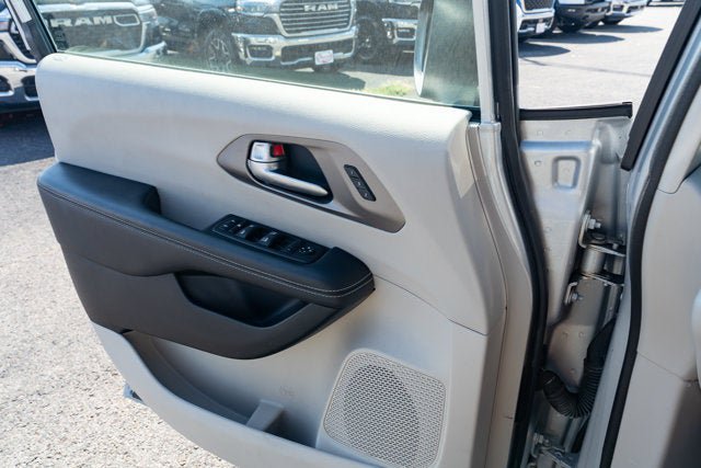 Used 2023 Chrysler Pacifica Touring-L FWD image 25