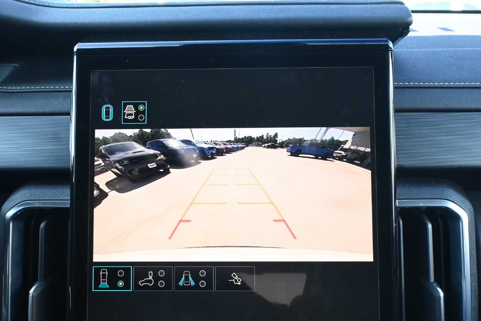 Used 2026 GMC Acadia Elevation w/ Elevation Premium Package FWD image 18