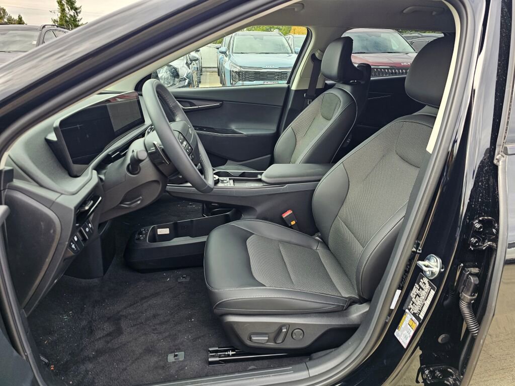 New 2025 Kia EV6 Light w/ Light LR Technology Package image 19