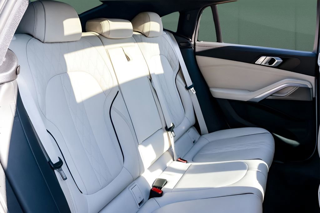 Used 2023 BMW X6 xDrive40i w/ M Sport Package image 26