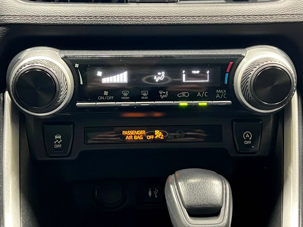 Used 2019 Toyota RAV4 LE w/ All Weather Liner Package AWD/4WD image 24