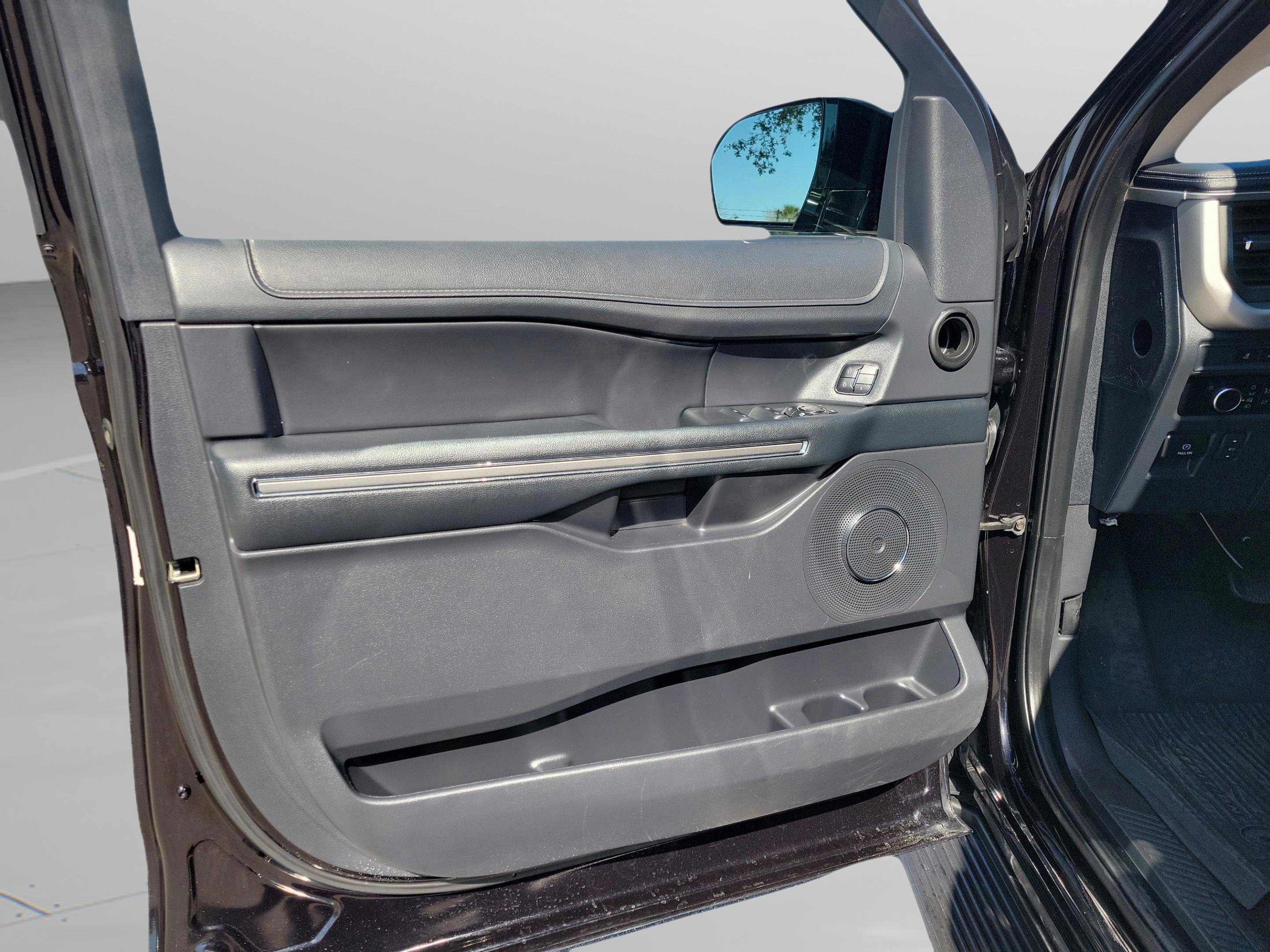 Used 2024 Ford Expedition XLT image 7