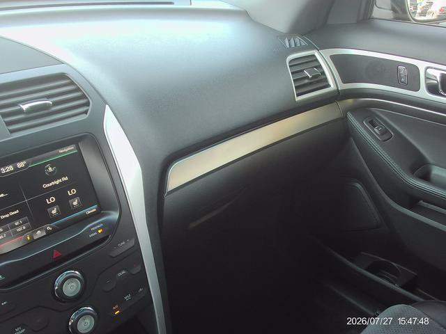 Used 2015 Ford Explorer XLT w/ Equipment Group 202A AWD/4WD image 12