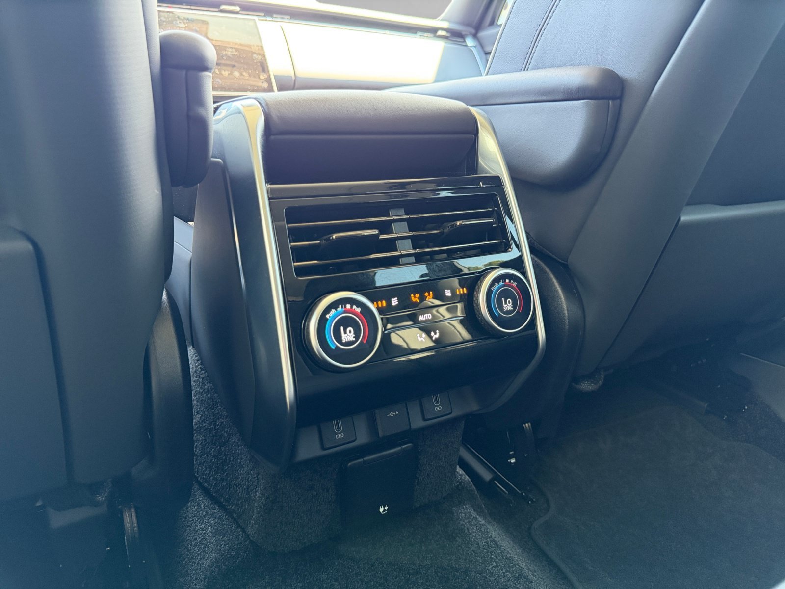 Used 2026 Land Rover Range Rover SE AWD/4WD image 18