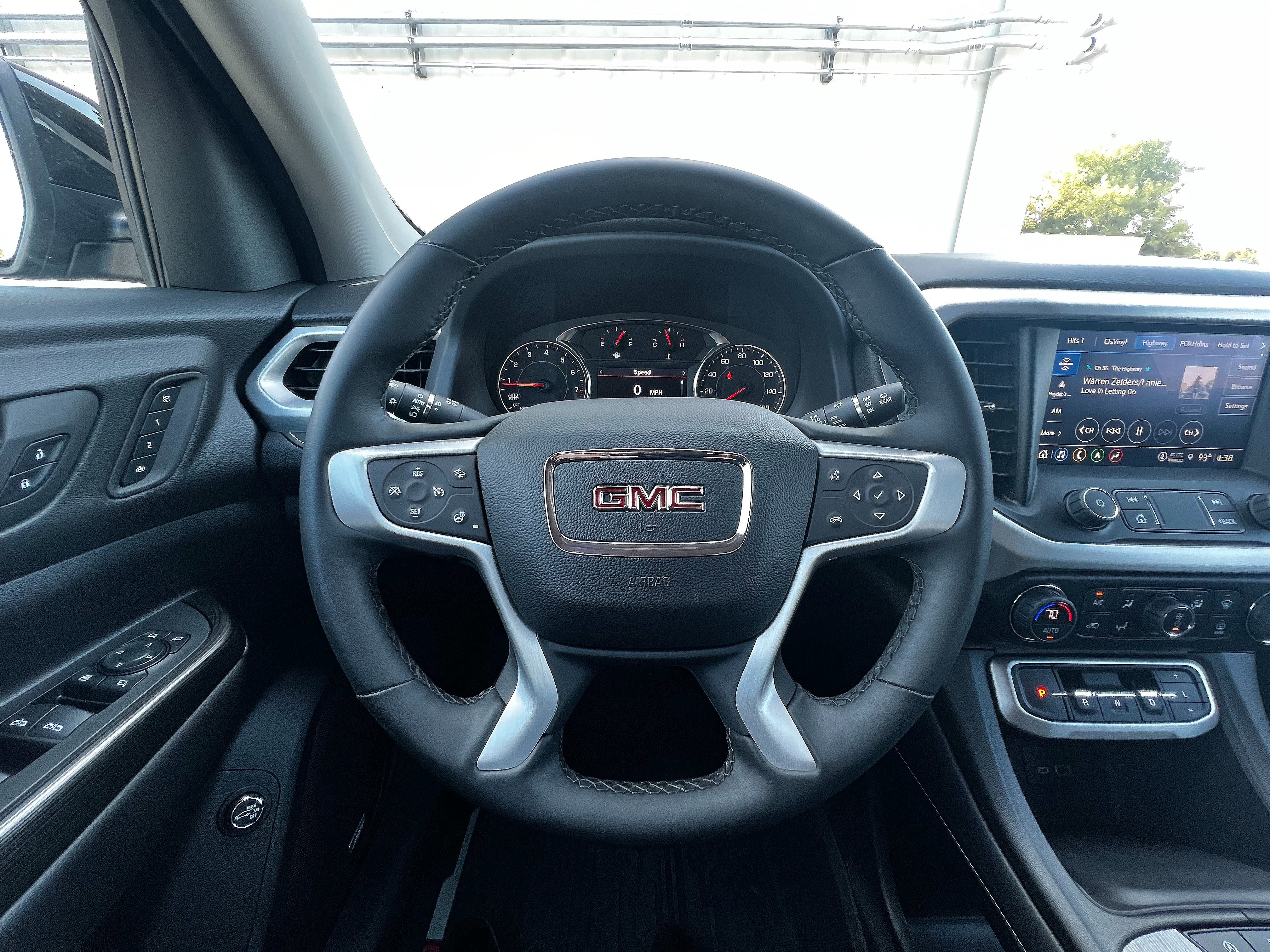 Used 2023 GMC Acadia SLT w/ Preferred Package image 11