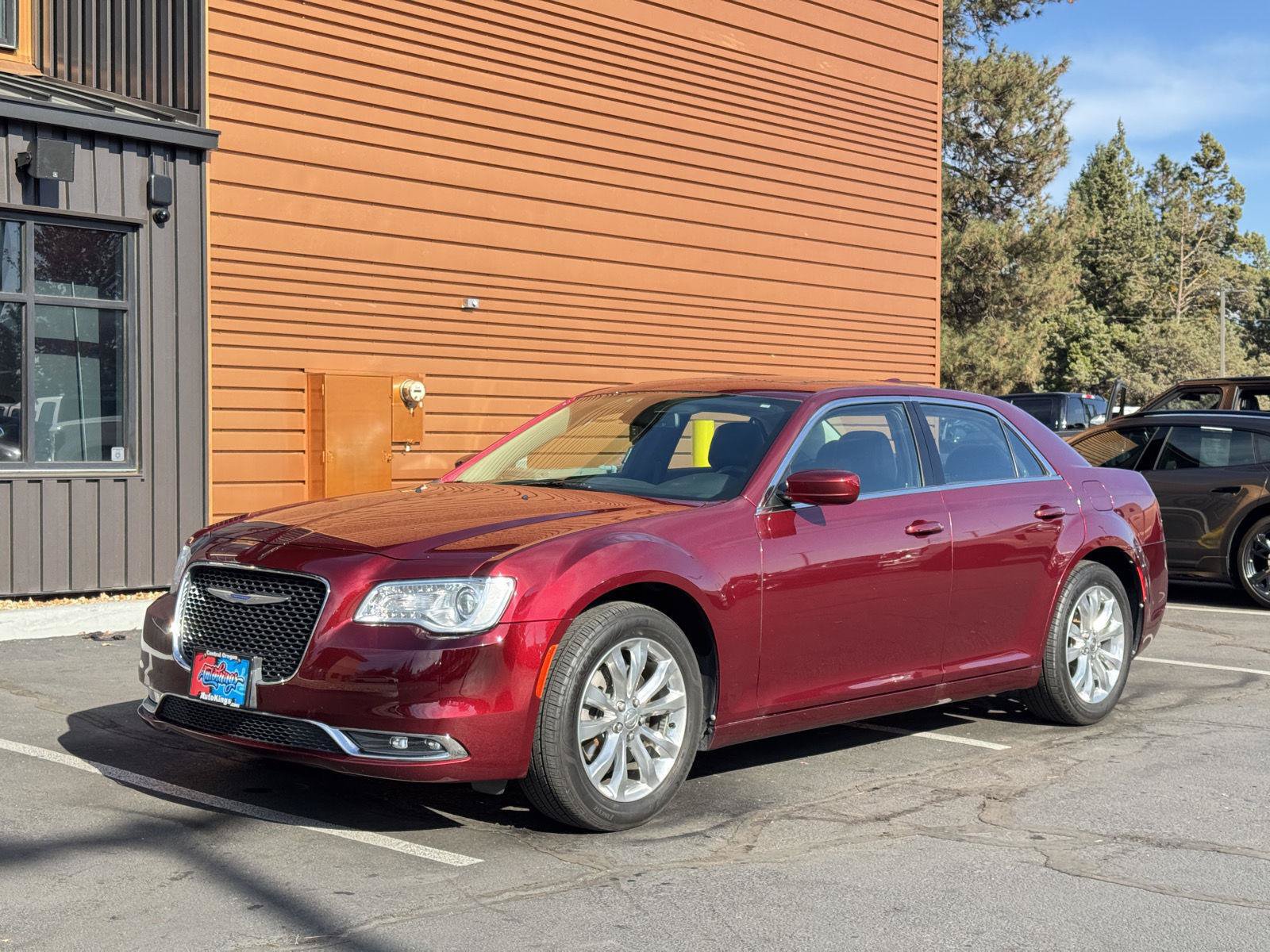 Used 2020 Chrysler 300 Touring L w/ Value Package AWD/4WD image 1