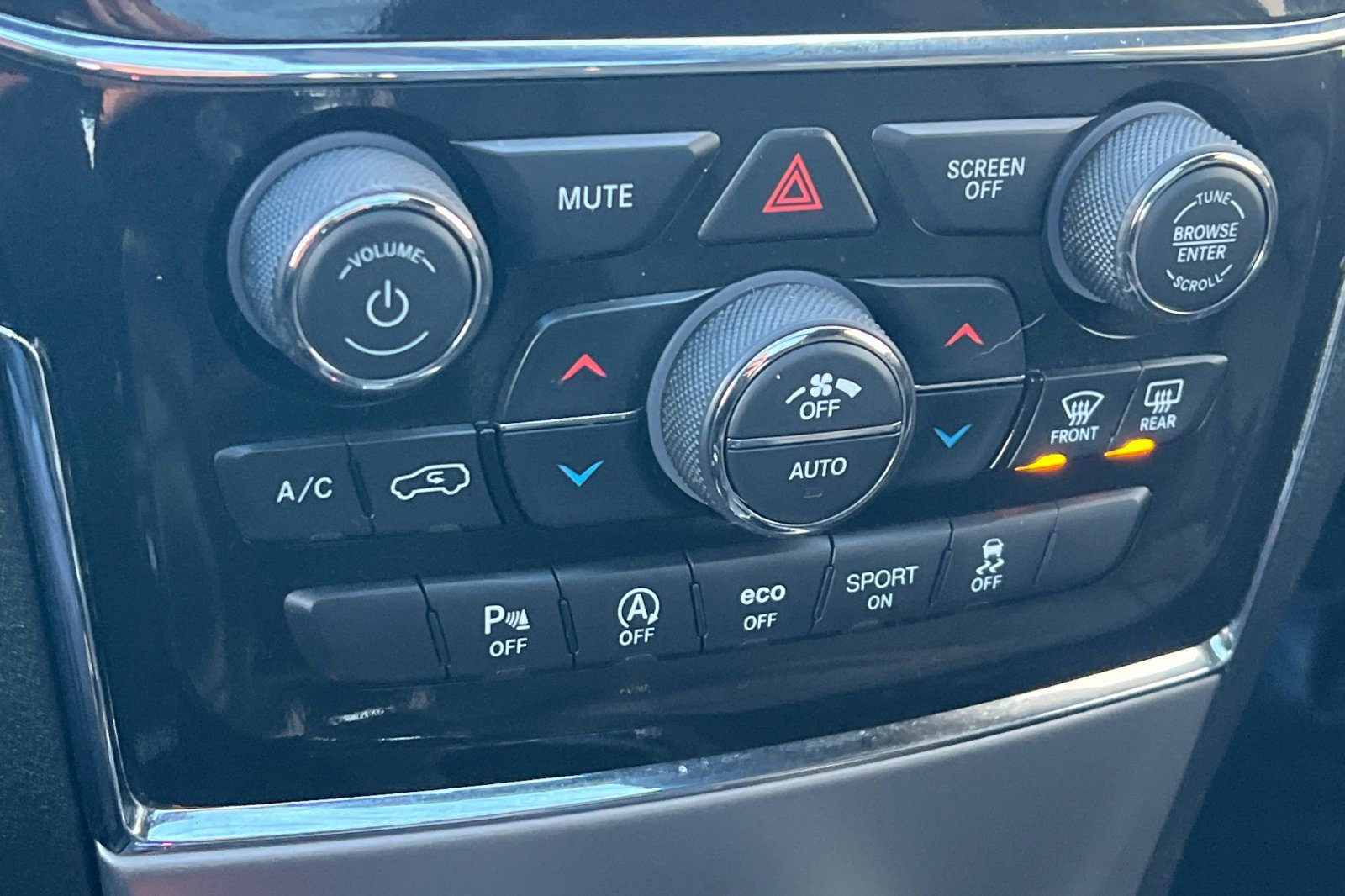 Used 2022 Jeep Grand Cherokee Limited image 22