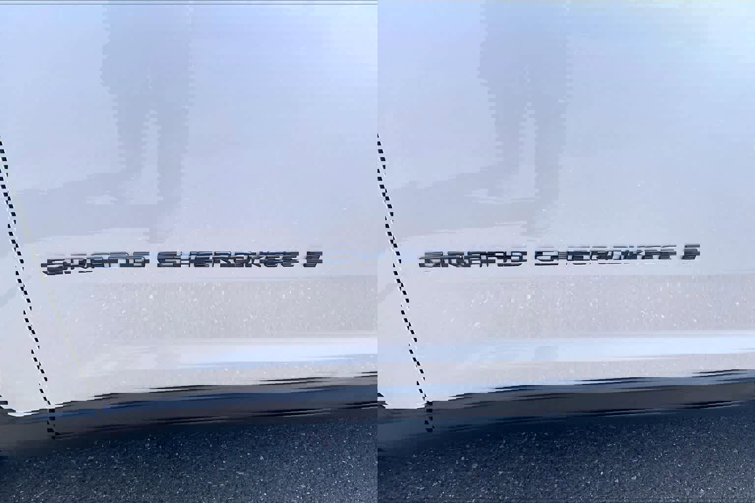 Used 2024 Jeep Grand Cherokee Altitude image 7