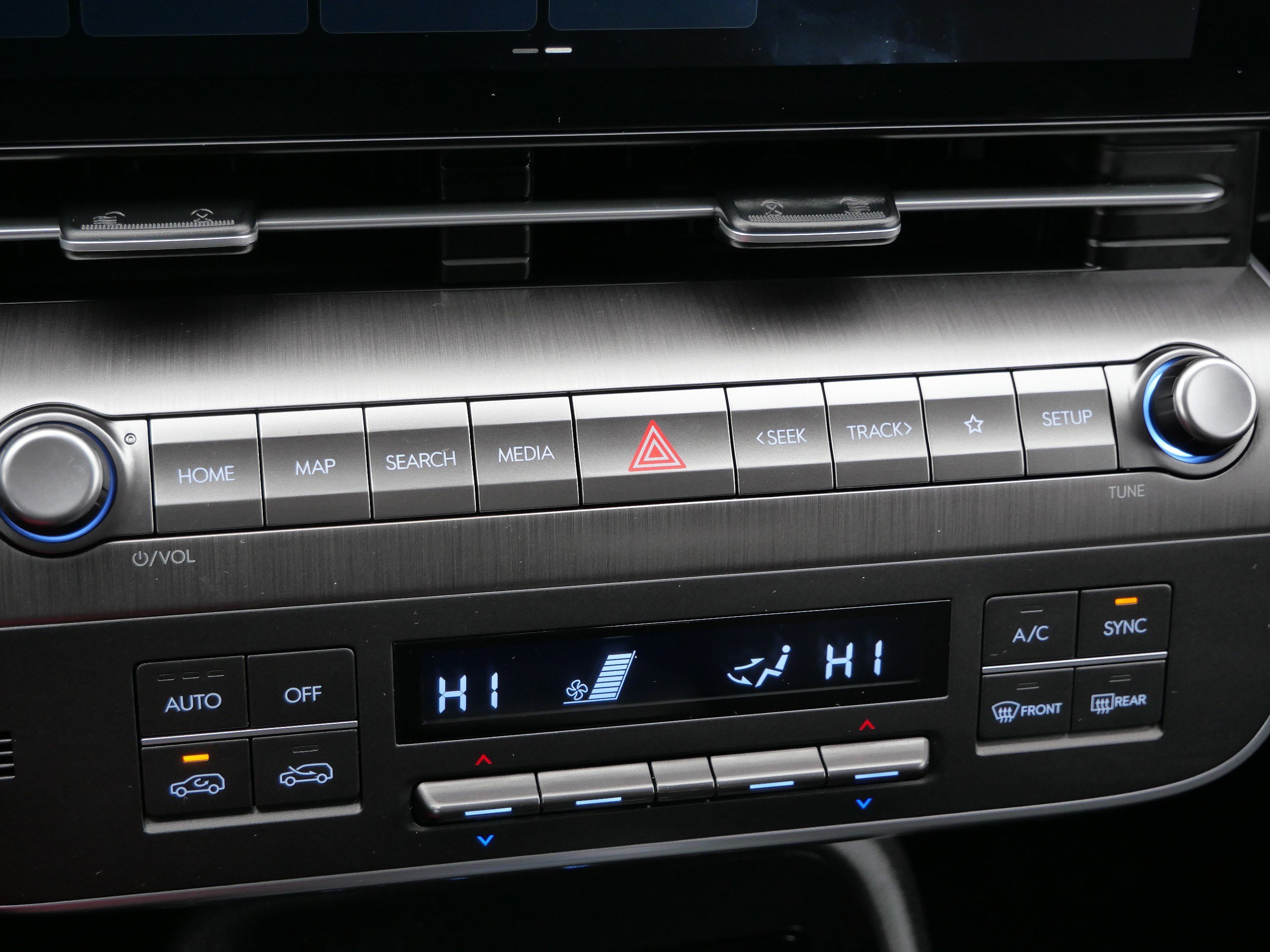 Certified 2025 Hyundai Kona SEL image 32