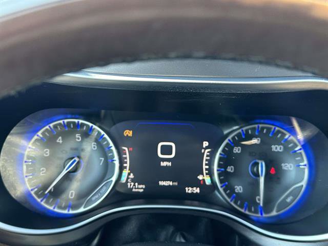 Used 2017 Chrysler Pacifica Limited image 17