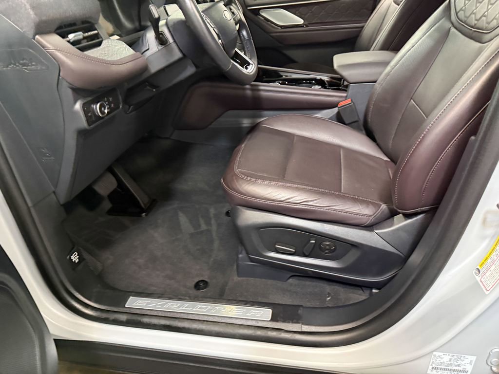 Used 2025 Ford Explorer Platinum w/ LUX Leather Package image 58