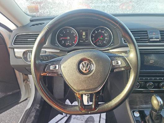 Used 2018 Volkswagen Passat 2.0T SEL Premium image 8