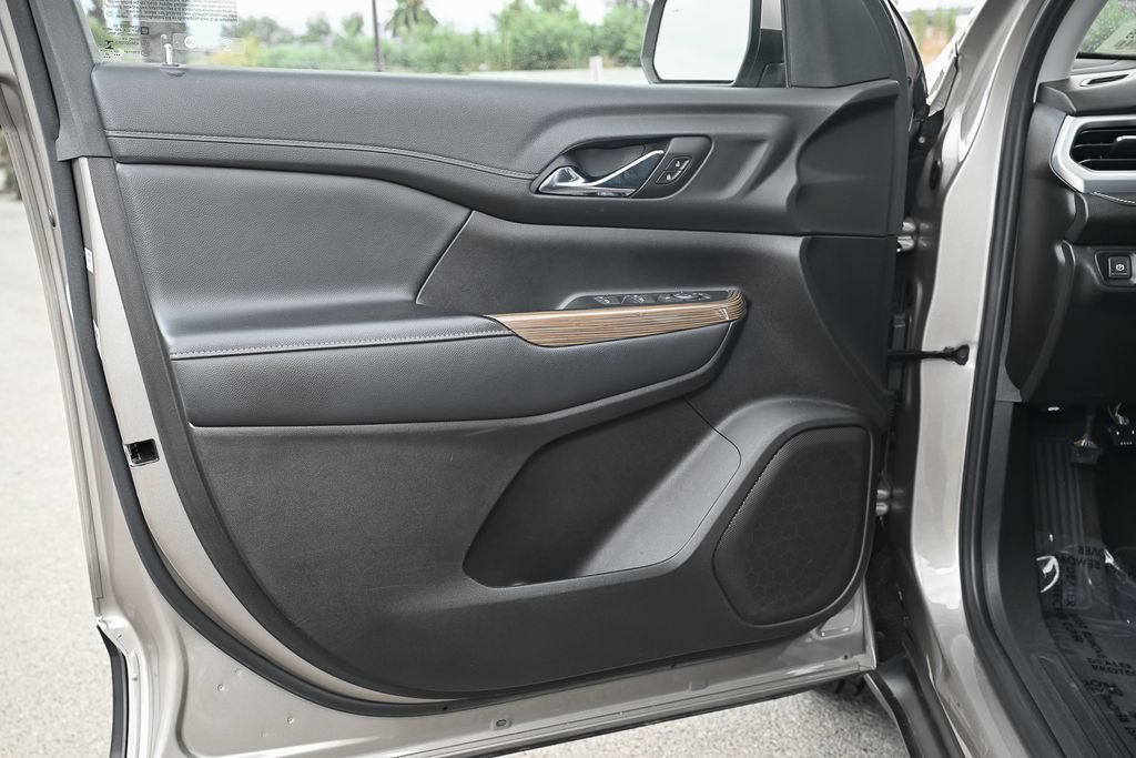 Used 2022 GMC Acadia SLE FWD image 35