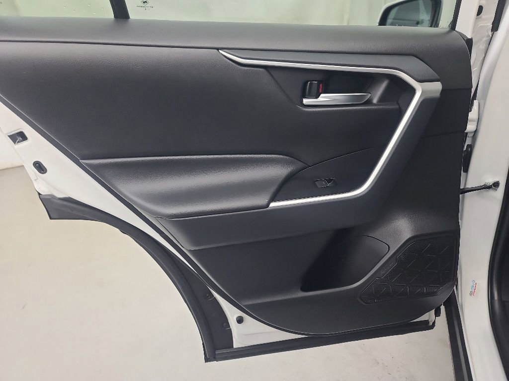 Used 2025 Toyota RAV4 XLE AWD/4WD image 21