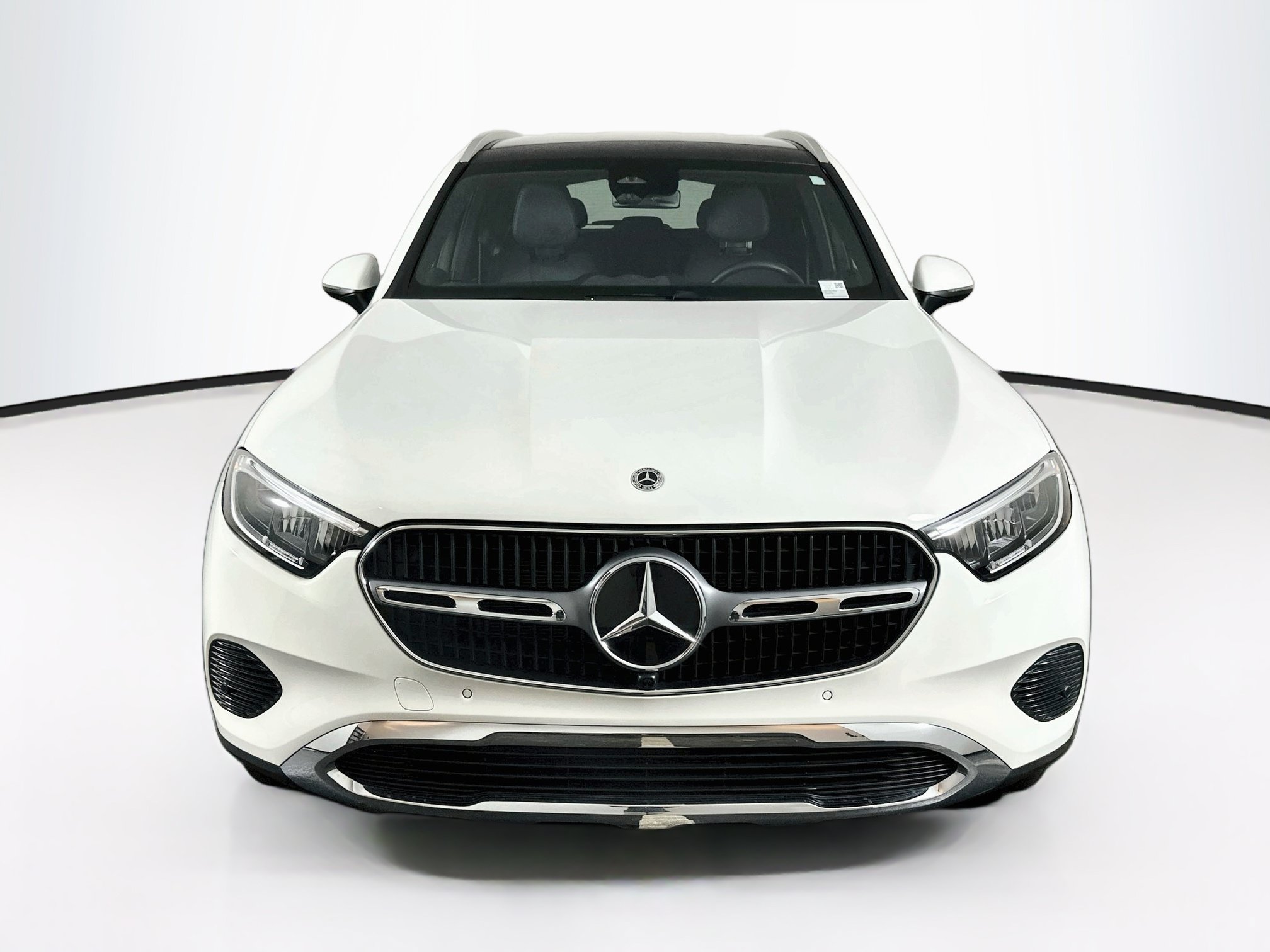 Used 2025 Mercedes-Benz GLC 300 image 2