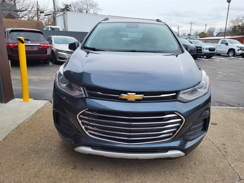 Used 2021 Chevrolet Trax LT w/ LT Convenience Package image 2