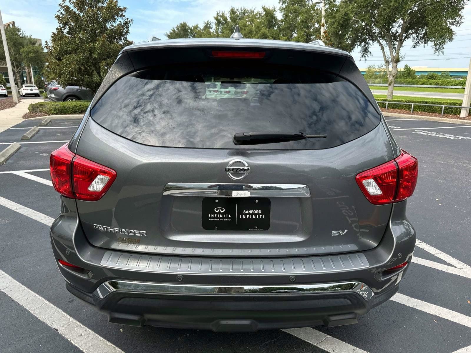 Used 2020 Nissan Pathfinder SV image 3