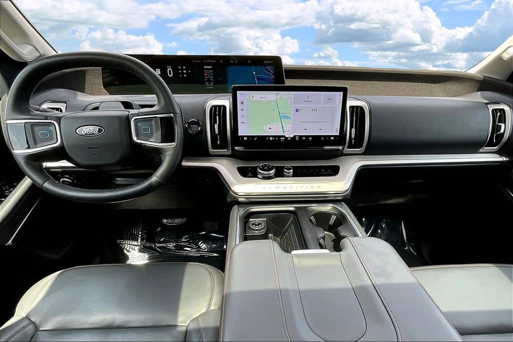 Used 2025 Ford Expedition Active AWD/4WD image 9