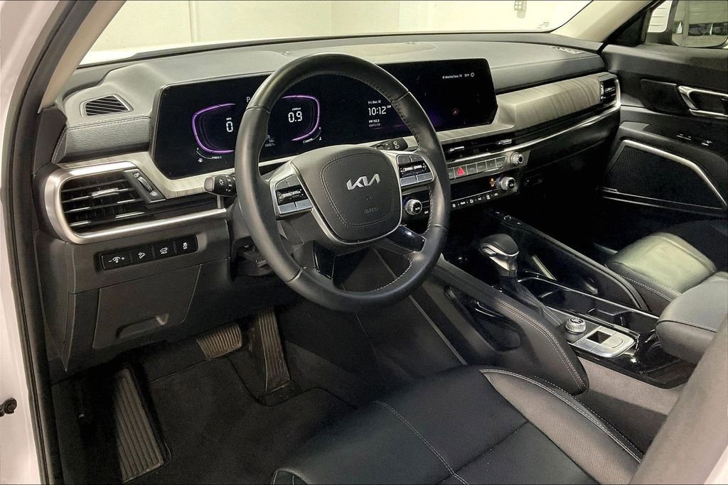 Used 2024 Kia Telluride EX image 16