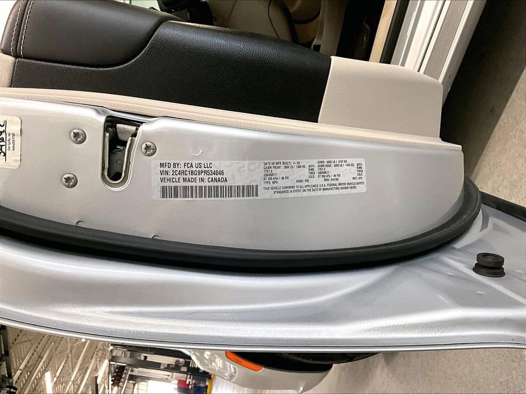 Used 2023 Chrysler Pacifica Touring-L FWD image 34