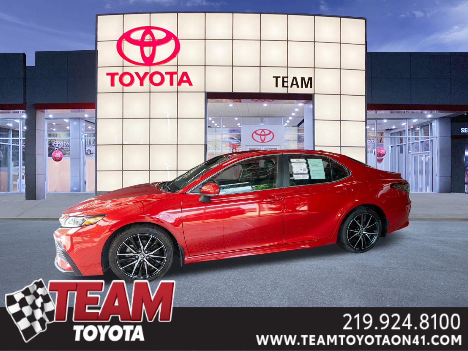Used 2022 Toyota Camry SE w/ Cold Weather Package FWD image 1