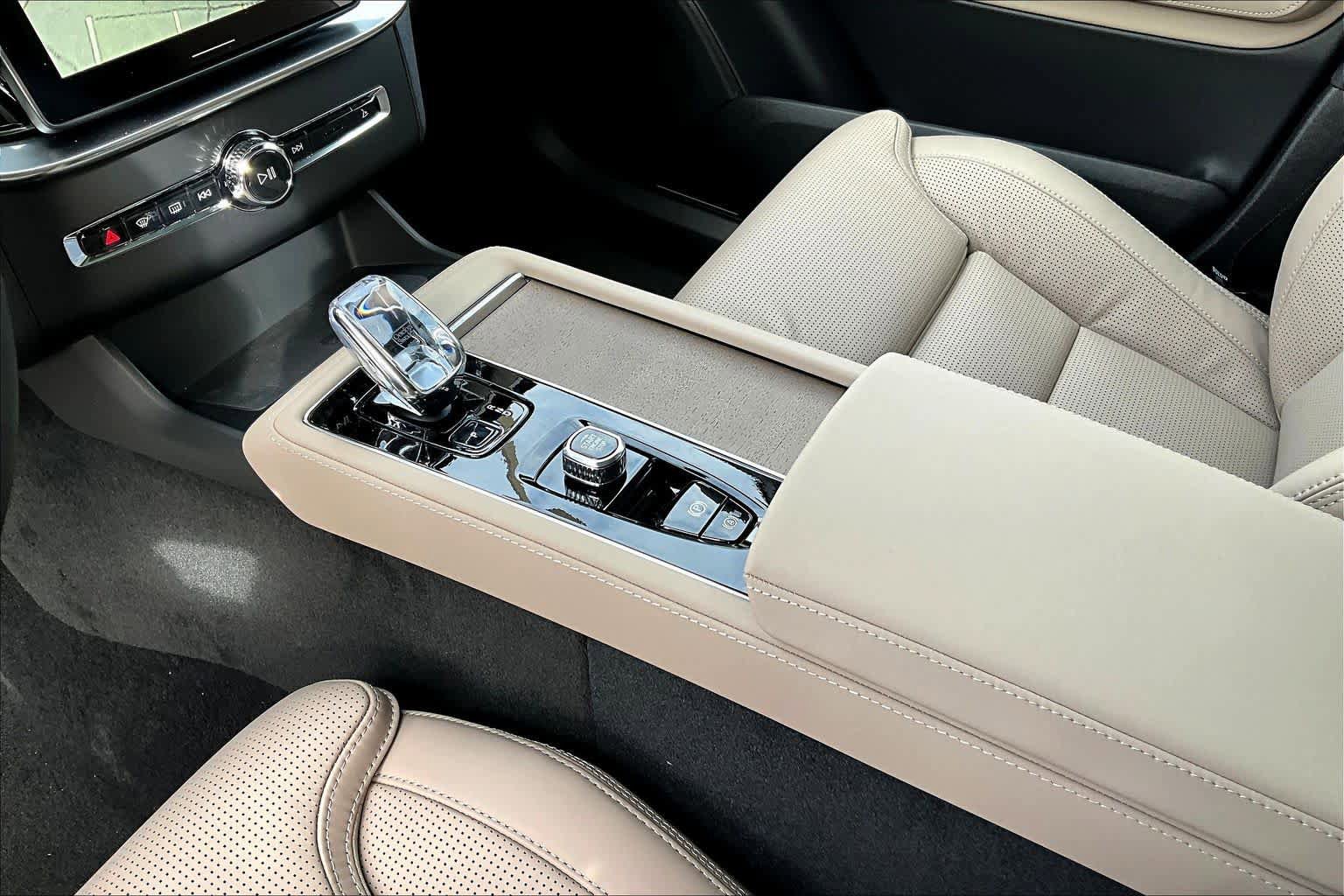 New 2026 Volvo XC90 B6 Ultra w/ Protection Package Premier image 10