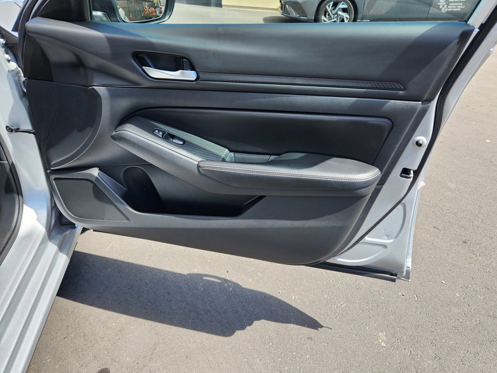Used 2024 Nissan Altima 2.5 SV FWD image 51