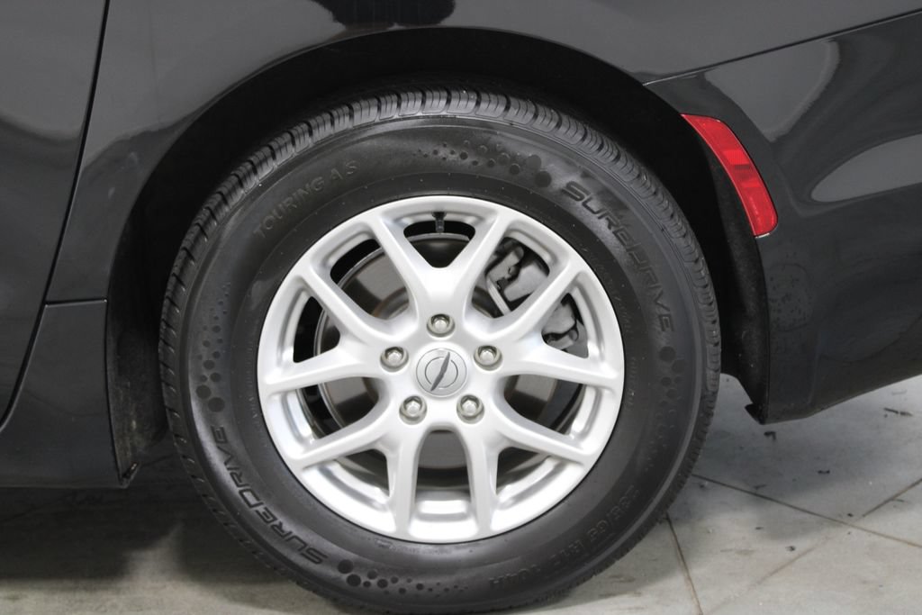 Used 2025 Chrysler Pacifica Select FWD image 17