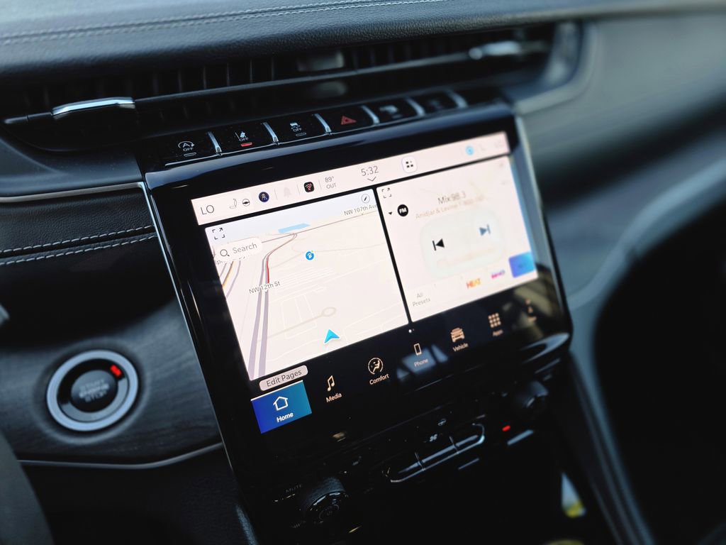 Used 2025 Jeep Grand Cherokee L Limited w/ Black Appearance Package image 20