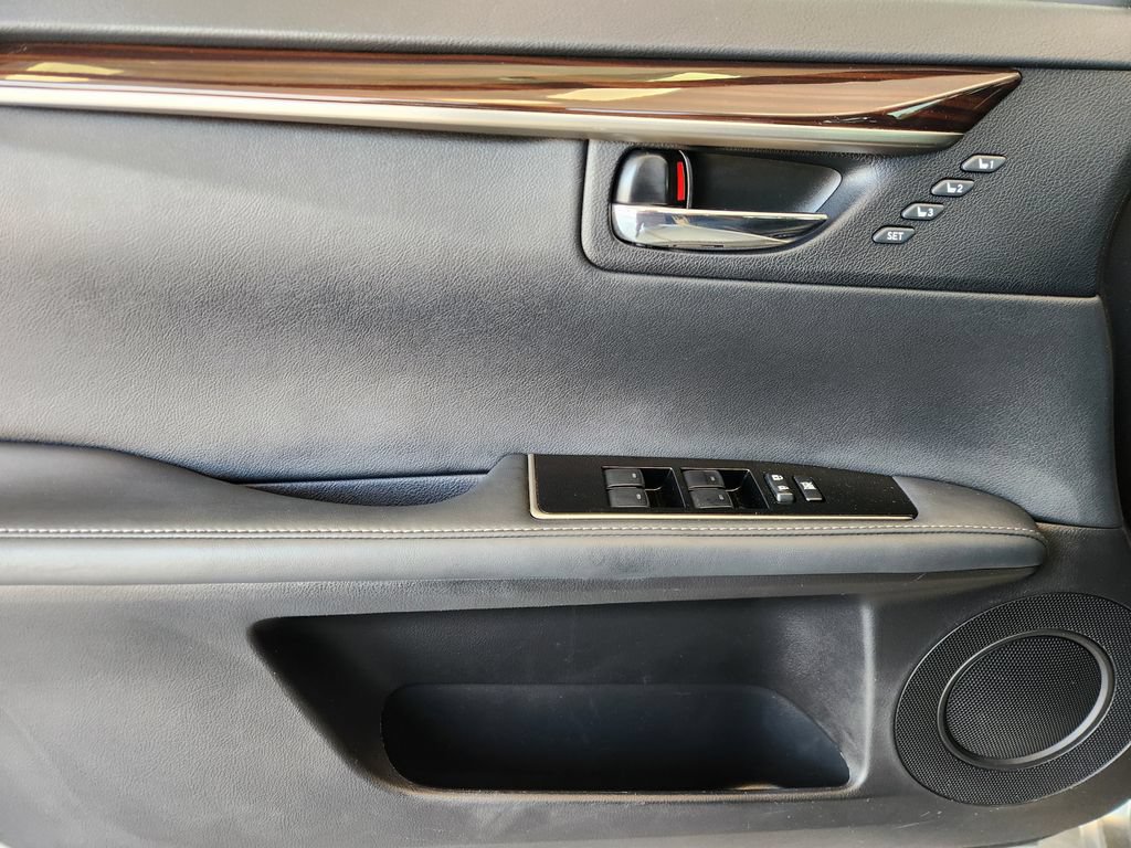 Used 2016 Lexus ES 350 w/ Luxury Package w/Wood Trim FWD image 22