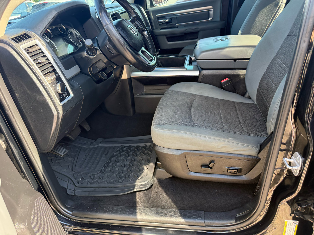 Used 2014 RAM 1500 Big Horn image 37