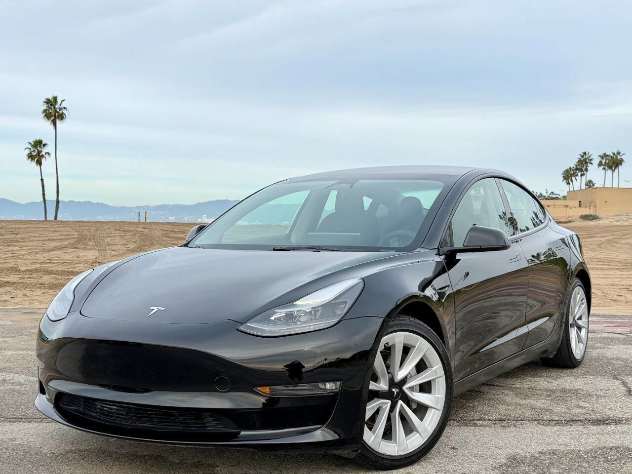 Used 2023 Tesla Model 3 Standard Range image 1