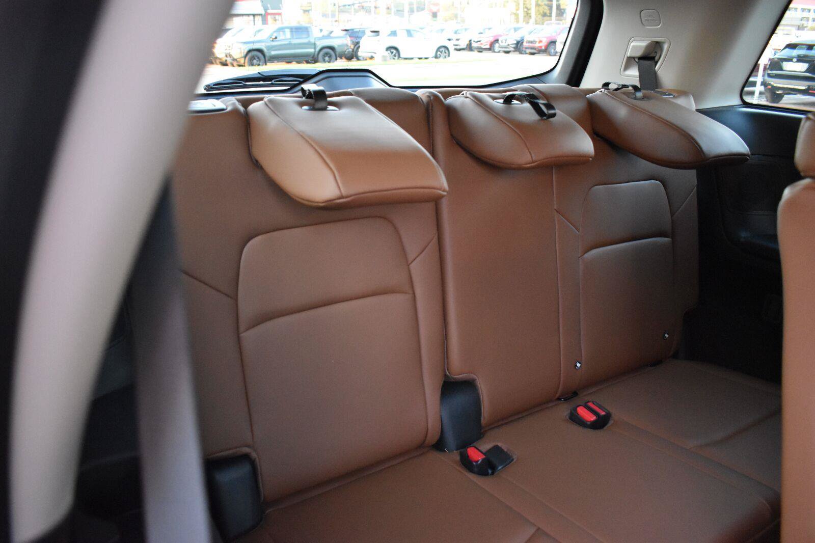 Used 2025 Nissan Pathfinder Platinum w/ Black Appearance Package FWD image 73