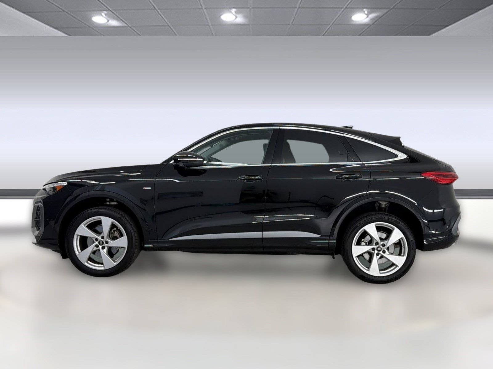 Used 2025 Audi Q5 Premium Plus w/ Premium Plus AWD/4WD image 2