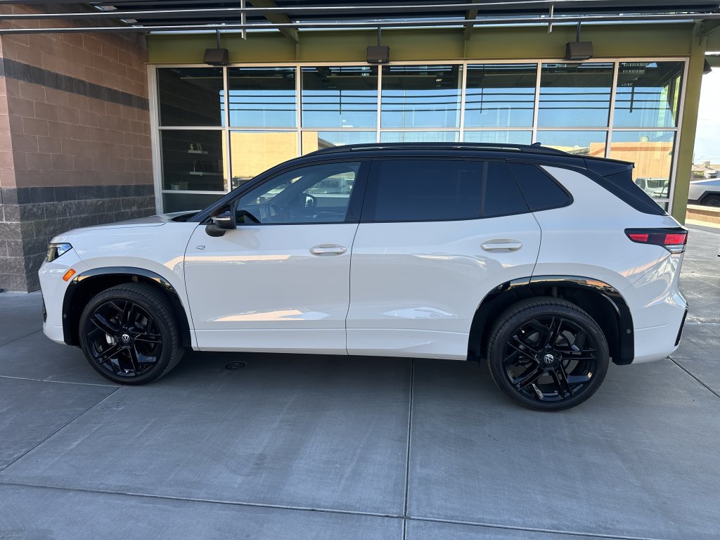 Used 2025 Volkswagen Tiguan SE R-Line AWD/4WD image 6
