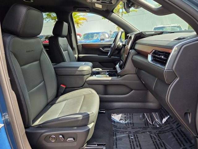Used 2026 GMC Yukon Denali AWD/4WD image 25