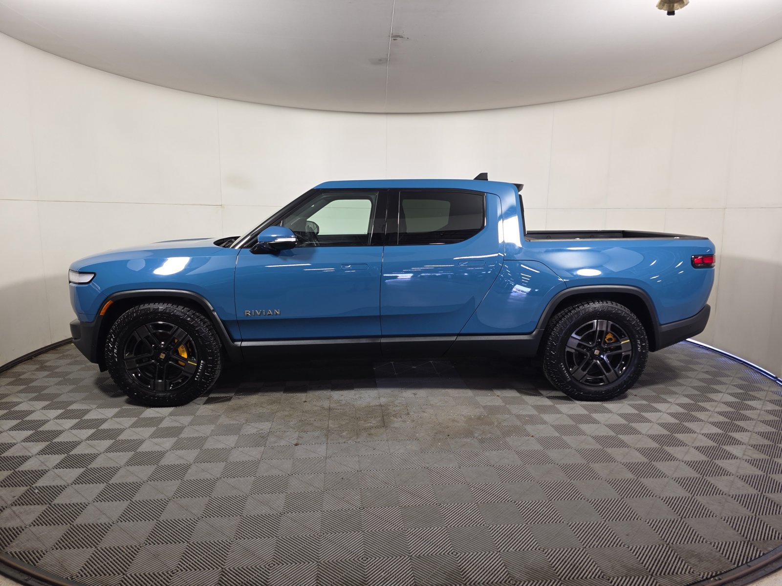 Used 2022 Rivian R1T Launch Edition AWD/4WD image 2