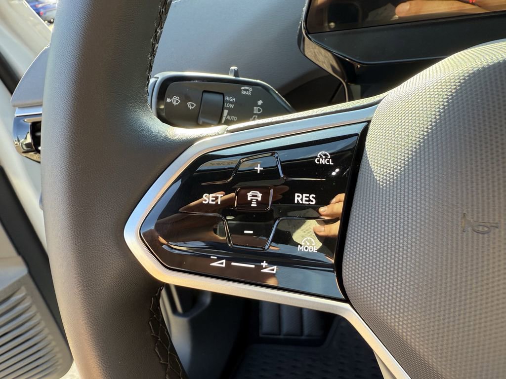 New 2025 Volkswagen ID.4 Pro RWD image 16