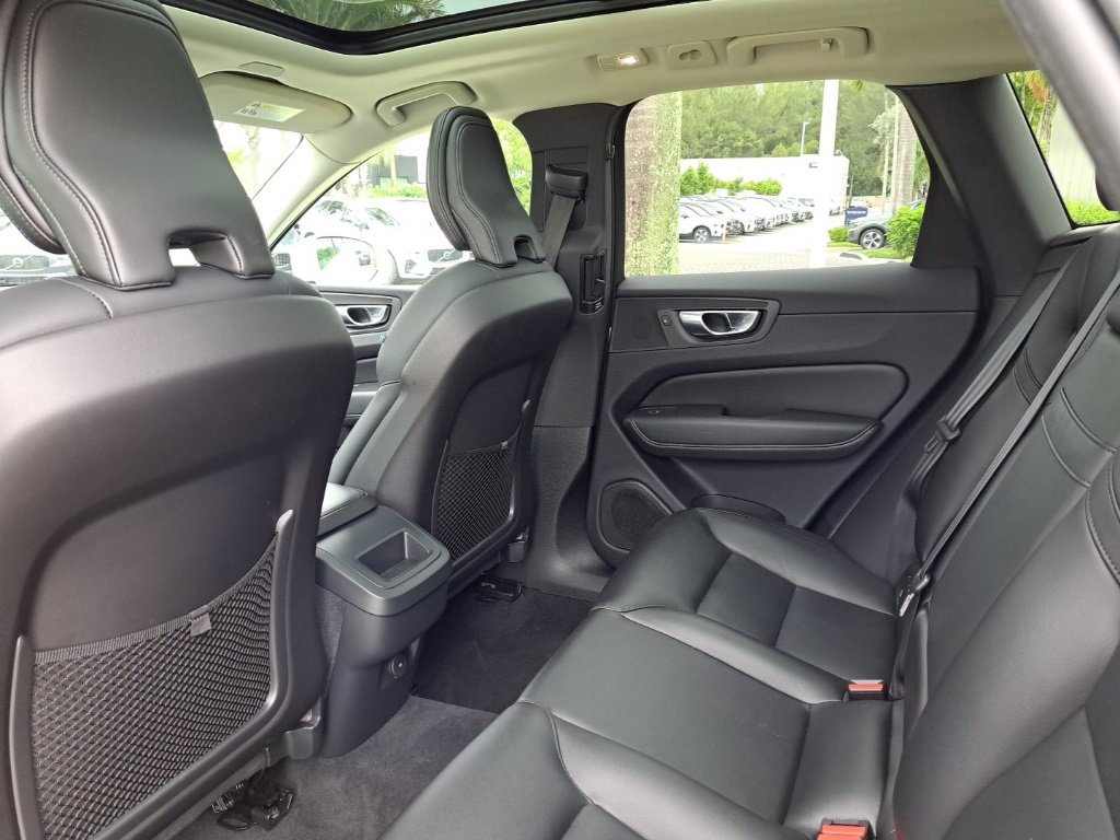 Used 2023 Volvo XC60 B5 Core w/ Protection Package Premier image 8