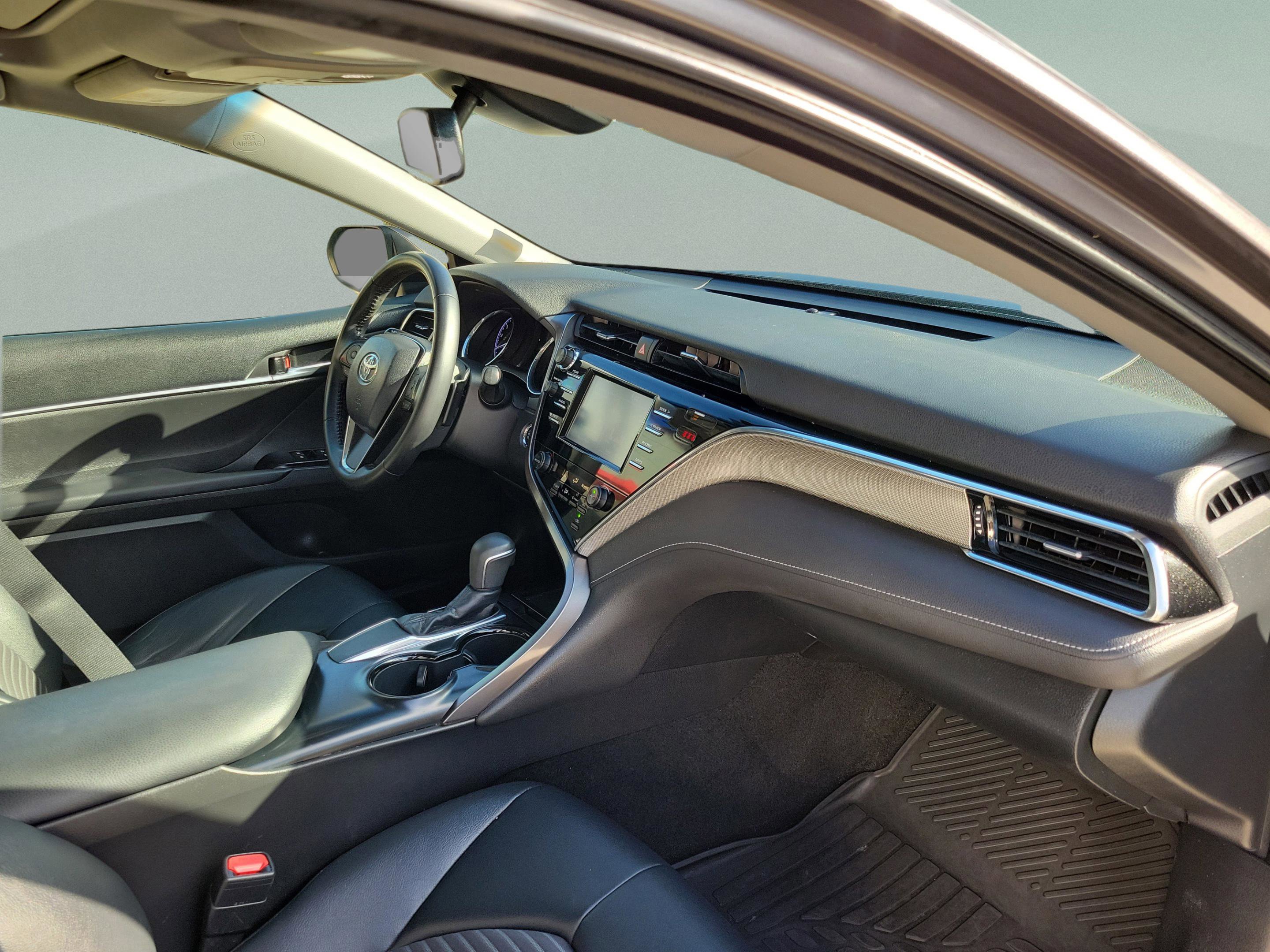 Used 2018 Toyota Camry SE w/ Moonroof Package FWD image 7