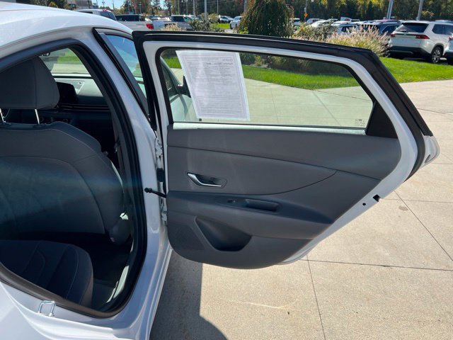 Used 2024 Hyundai Elantra SEL FWD image 34